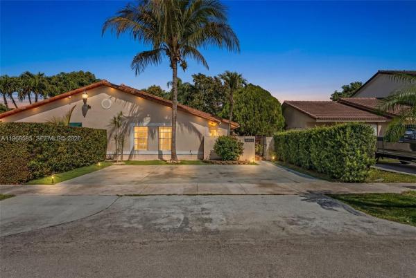 14813 SW 81st St #A, Kendall West, Florida 33193, image 1