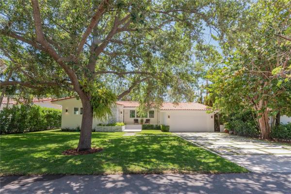 Coral Gables Country Club, 920 Alava Ave, Coral Gables, Florida 33146, image 1