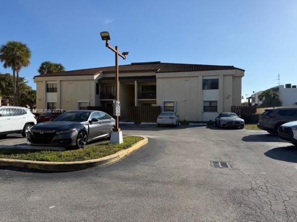 West Gardens Village, 660 W Park Dr #1-201, Fountainebleau, Florida 33172, image 2