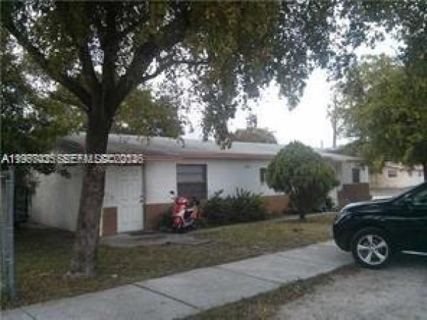 Collier City, 2100 NW 4th St, Pompano Beach, Florida 33069, image 1