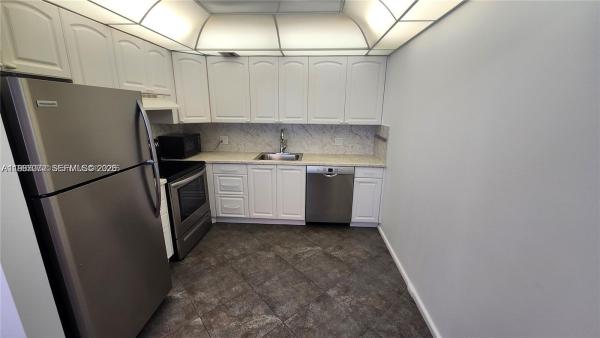 Lyndhurst, 4065 N Lyndhurst N #4065, Deerfield Beach, Florida 33442, image 2