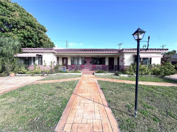 Hollywood Center, 29-33 SE 4th St, Dania Beach, Florida 33004, image 1