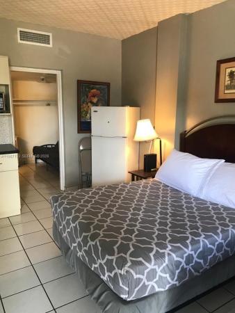 Knights Inn Hallandale, 26 Diplomat Pkwy #2233, Hallandale Beach, Florida 33009, image 1