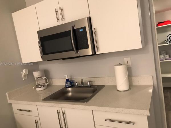 Knights Inn Hallandale, 26 Diplomat Pkwy #2215, Hallandale Beach, Florida 33009, image 1