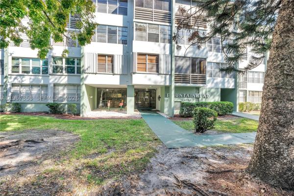 Watergate, 2781 Taft St #303, Hollywood, Florida 33020, image 3