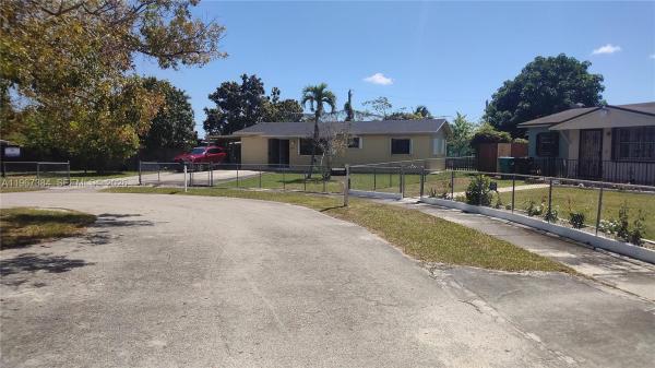 Leisurewood Manor, 15604 SW 292nd Ter, Leisure City, Florida 33033, image 3