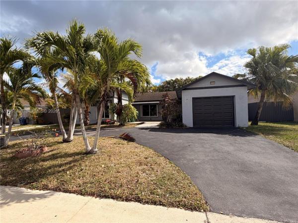 6080 NW 199th St, Hialeah, Florida 33015, image 1