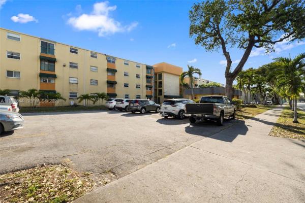 Las Estrellas, 606 W 81st St #302, Hialeah, Florida 33014, image 1