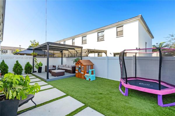 Viewpoint At Vista Lago, 20394 NW 4th Ct, Miami Gardens, Florida 33169, image 2