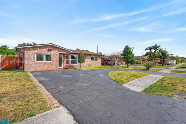 Royal Palm Isles, 1919 NW 38th St, Oakland Park, Florida 33309, image 2