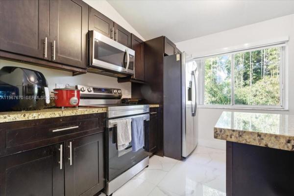 Doral Court, 8027 Lake Dr #201, Doral, Florida 33166, image 2