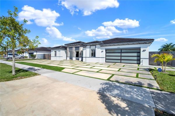 19059 SW 134th Ct, Unincorporated Dade County, Florida 33177, image 1