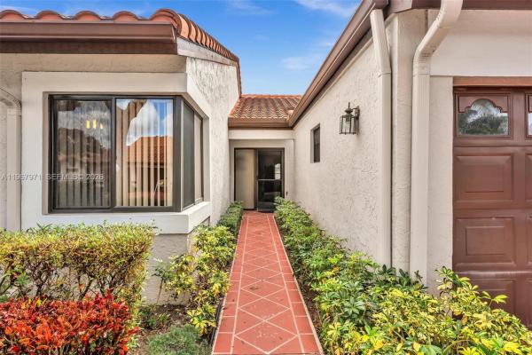Huntington Pointe, 6116 Kings Gate Cir, Delray Beach, Florida 33484, image 2