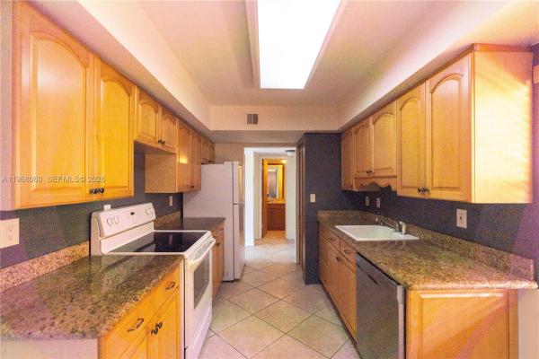 Lago West, 430 Commodore Dr #314, Plantation, Florida 33325, image 2