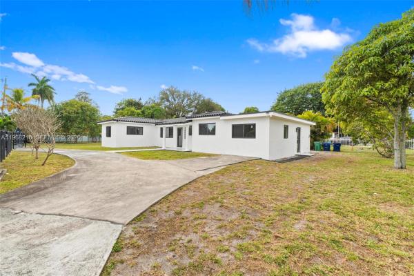 Biscayne Gardens, 14950 NE 2nd Ave, Golden Glades, Florida 33161, image 2