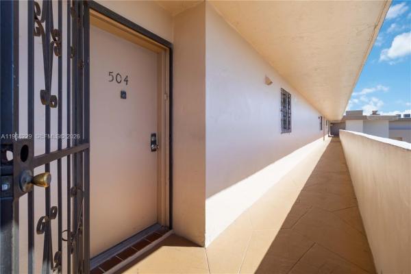 Pineside, 8895 Fontainebleau Blvd #504, Fountainebleau, Florida 33172, image 2