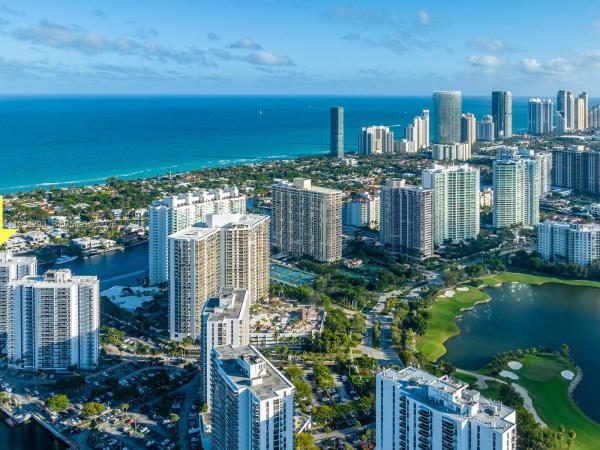 Waterview 1, 20505 E Country Club Dr #634, Aventura, Florida 33180, image 1