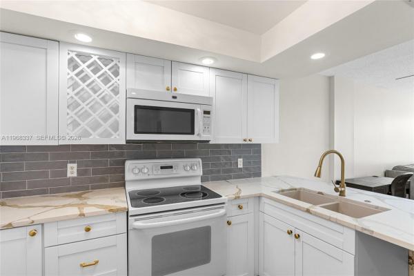 Royal Park, 112 Royal Park Dr #3H, Oakland Park, Florida 33309, image 1