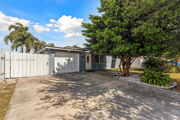 Englewood Manor, 3006 Giuliano Ave, Lake Worth, Florida 33461, image 2