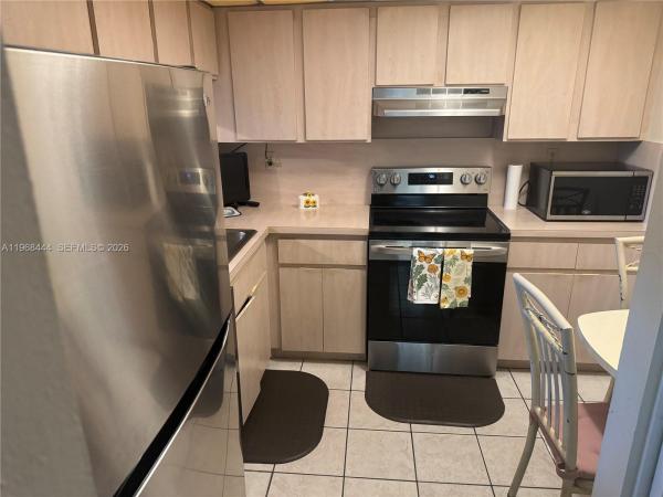 International Park, 11750 SW 18th St #313-1, Tamiami, Florida 33175, image 2