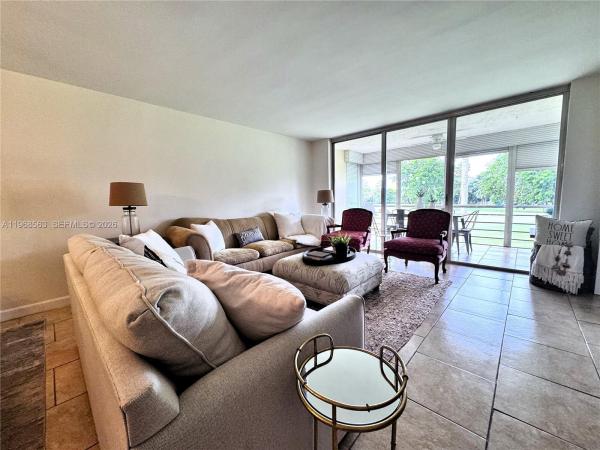 Cypress Estates At Palm-Aire, 901 W Cypress Ln #201, Pompano Beach, Florida 33069, image 2