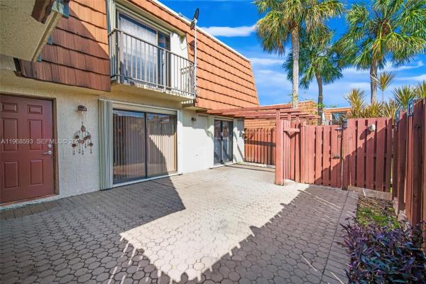 Village At Lake Pine, 1171 SW 118th Ter, Davie, Florida 33325, image 2
