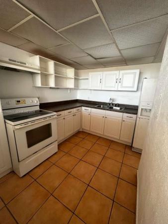 Crestview Towers, 2025 NE 164th St #918, North Miami Beach, Florida 33162, image 3