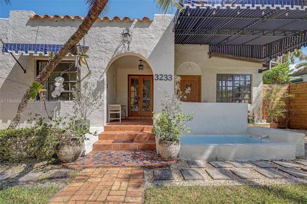 Crystal Bluff, 3233 Crystal Ct, Miami, Florida 33133, image 3