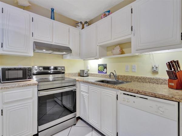 Somerset, 2861 Somerset Dr #211, Lauderdale Lakes, Florida 33311, image 2