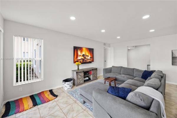 Pine Ridge At Delray Beach, 13870 Oneida Dr #H1, Delray Beach, Florida 33446, image 2