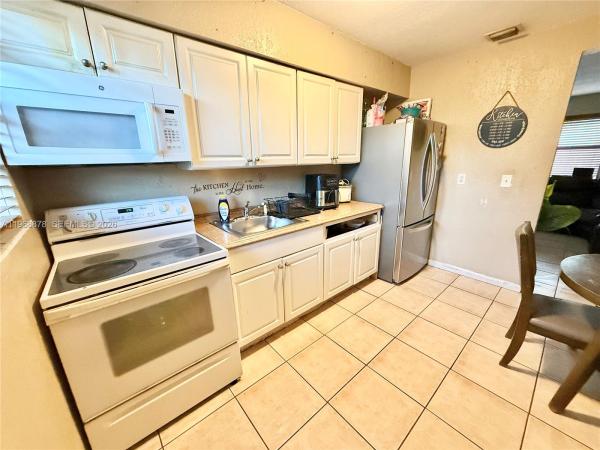 Liberia, 2306 Simms St #1-2, Hollywood, Florida 33020, image 3