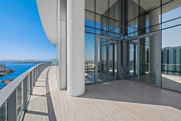 Paramount Miami Worldcenter, 851 NE 1st Ave #5001, Miami, Florida 33132, image 3
