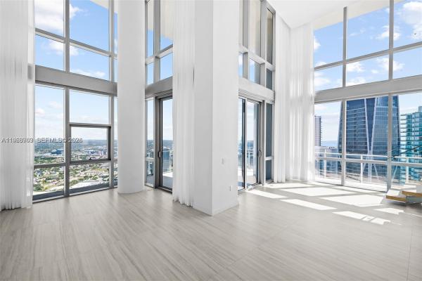 Paramount Miami Worldcenter, 851 NE 1st Ave #5001, Miami, Florida 33132, image 1