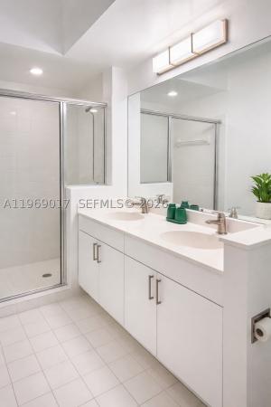 Porto Bellagio, 17125 N Bay Rd #3105, Sunny Isles Beach, Florida 33160, image 2