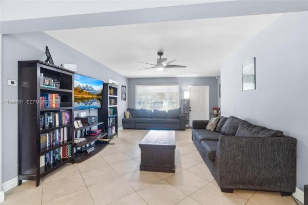Orangebrook Golf Estates, 822 N 31st Rd, Hollywood, Florida 33021, image 2