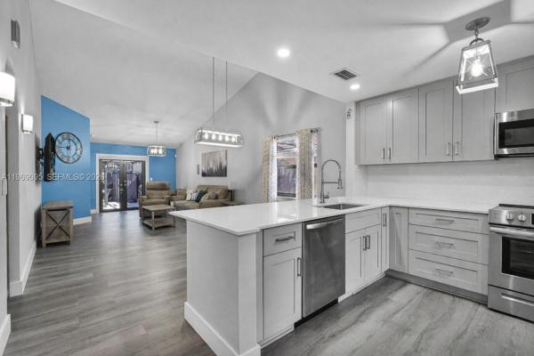 Valencia Townhomes, 10281 SW 137th Pl, The Hammocks, Florida 33186, image 2