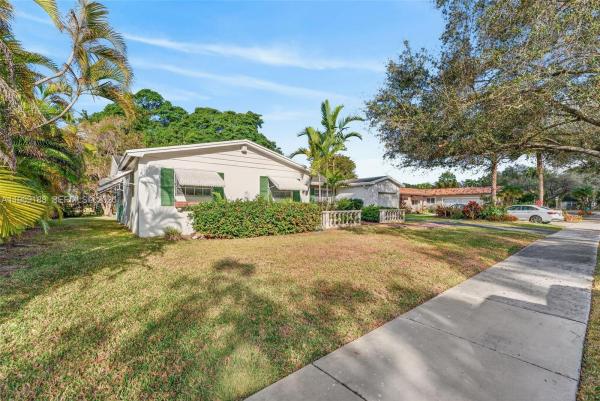 Kendale South, 9940 SW 97th Ct, Kendall, Florida 33176, image 2
