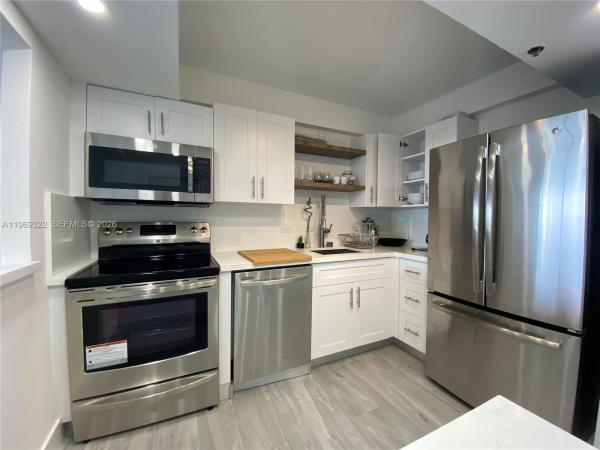 Waterview 2, 20515 E Country Club Dr #549, Aventura, Florida 33180, image 1