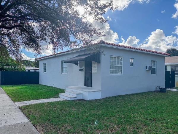 Country Club Estates, 601 De Leon Dr, Miami Springs, Florida 33166, image 1