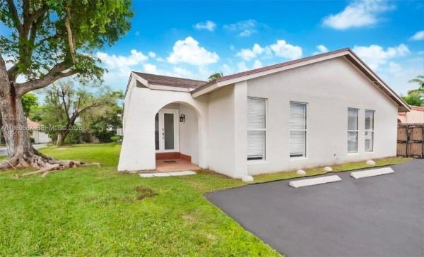 11470 SW 57th Ter, Unincorporated Dade County, Florida 33173, image 1