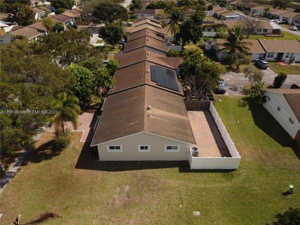 Lakewood On The Green, 5550 S Lakewood Cir S Unit H, Margate, Florida 33063, image 2