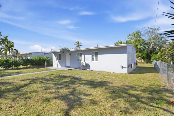 Lauderdale Manors, 931 Chateau Park Dr, Fort Lauderdale, Florida 33311, image 2