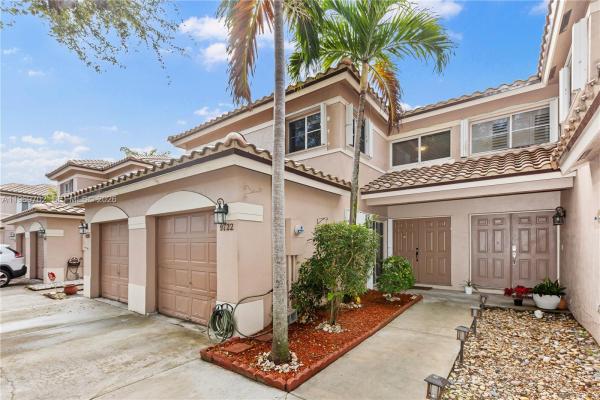 Royal Townhomes, 9722 NW 23rd Ct, Pembroke Pines, Florida 33024, image 1