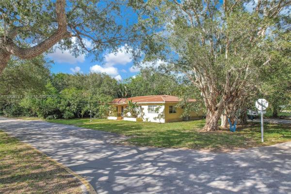 Griffing Biscayne Park Estates, 11919 NE 8th Ave, Biscayne Park, Florida 33161, image 1