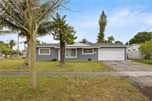 Bonnie Loch, 300 NW 39th St, Deerfield Beach, Florida 33064, image 2