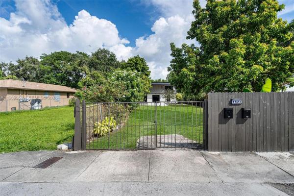 1523 NW 38th St, Miami, Florida 33142, image 1