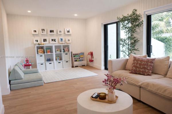 Unincorporated Dade County, Florida 33176, image 1