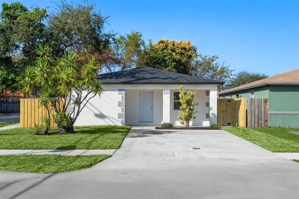 Liberia, 2241 Hope St, Hollywood, Florida 33020, image 2