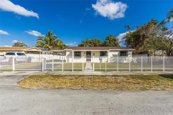 Carol City Gardens, 4275 NW 197th St, Miami Gardens, Florida 33055, image 2