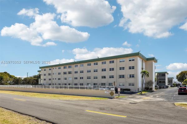 Hampton Gardens, 804 SE 7th St #402, Deerfield Beach, Florida 33441, image 3